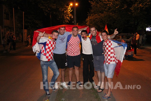 FOTO: Vatreno ludilo na ulicama Mostara