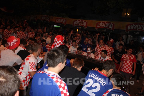 FOTO: Vatreno ludilo na ulicama Mostara