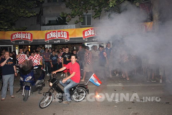 FOTO: Vatreno ludilo na ulicama Mostara