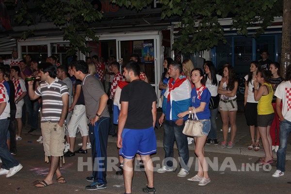 FOTO: Vatreno ludilo na ulicama Mostara