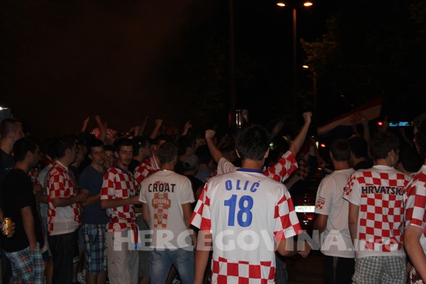 FOTO: Vatreno ludilo na ulicama Mostara