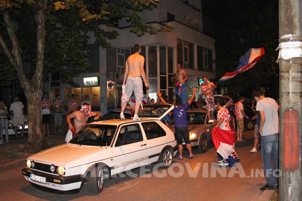 FOTO: Vatreno ludilo na ulicama Mostara