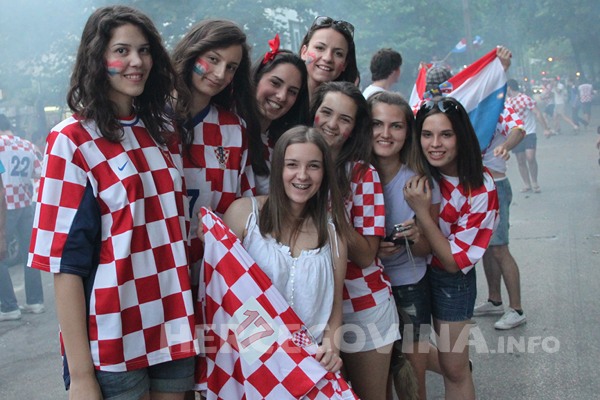 FOTO: Vatreno ludilo na ulicama Mostara