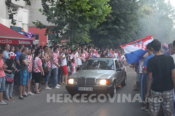FOTO: Vatreno ludilo na ulicama Mostara