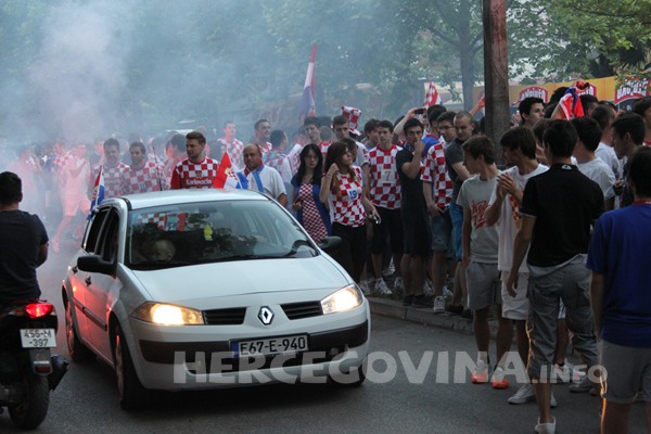 FOTO: Vatreno ludilo na ulicama Mostara