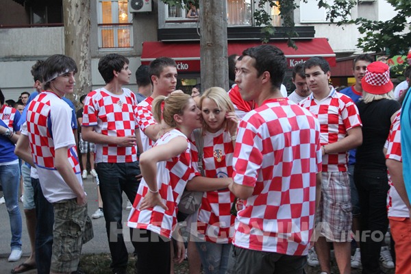 FOTO: Vatreno ludilo na ulicama Mostara
