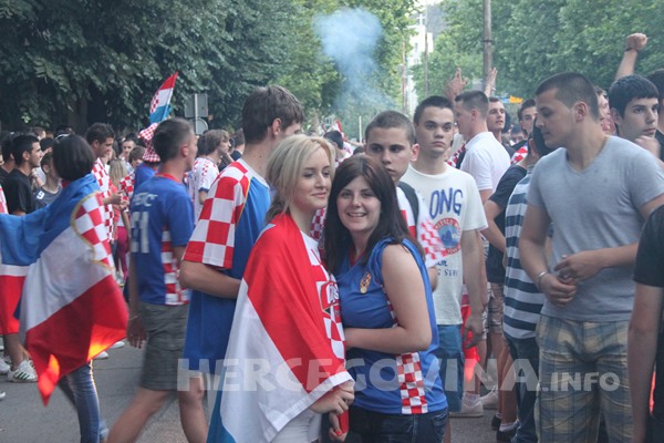 FOTO: Vatreno ludilo na ulicama Mostara