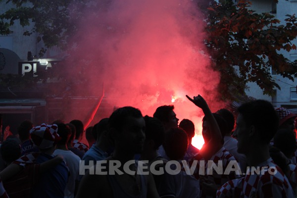 FOTO: Vatreno ludilo na ulicama Mostara