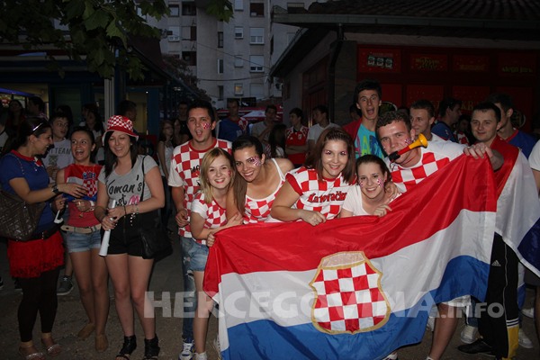 FOTO: Vatreno ludilo na ulicama Mostara