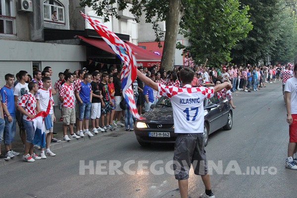 FOTO: Vatreno ludilo na ulicama Mostara