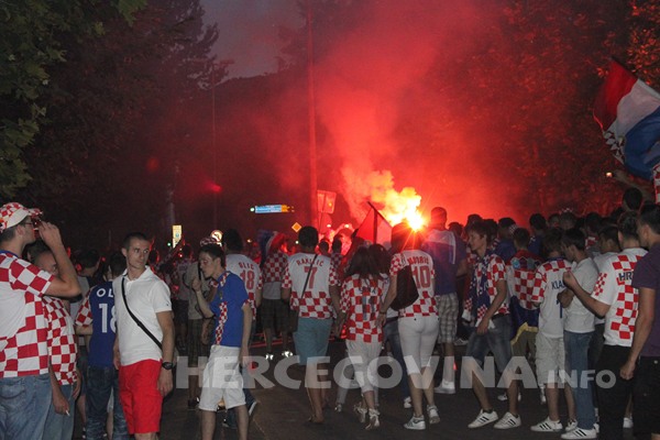 FOTO: Vatreno ludilo na ulicama Mostara