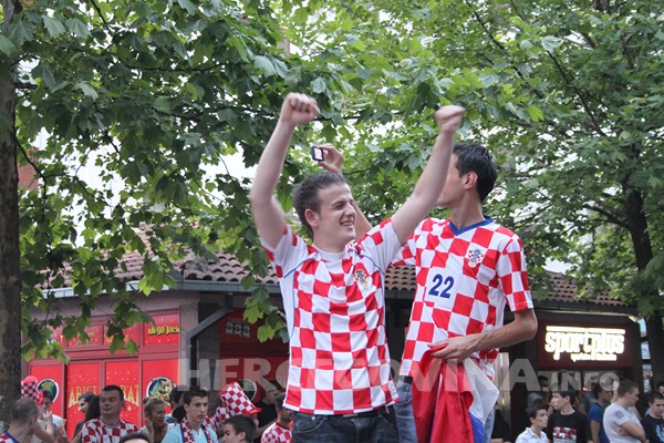 FOTO: Vatreno ludilo na ulicama Mostara