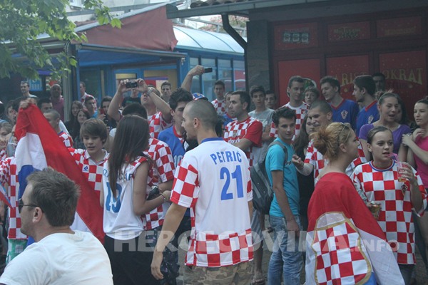 FOTO: Vatreno ludilo na ulicama Mostara