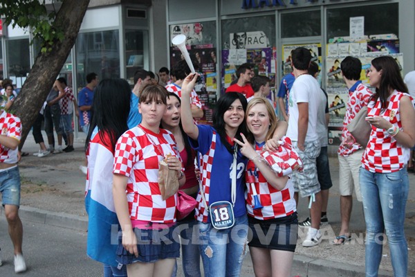 FOTO: Vatreno ludilo na ulicama Mostara
