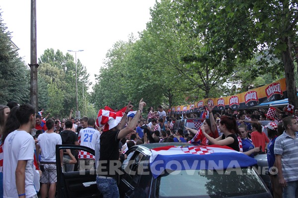 FOTO: Vatreno ludilo na ulicama Mostara