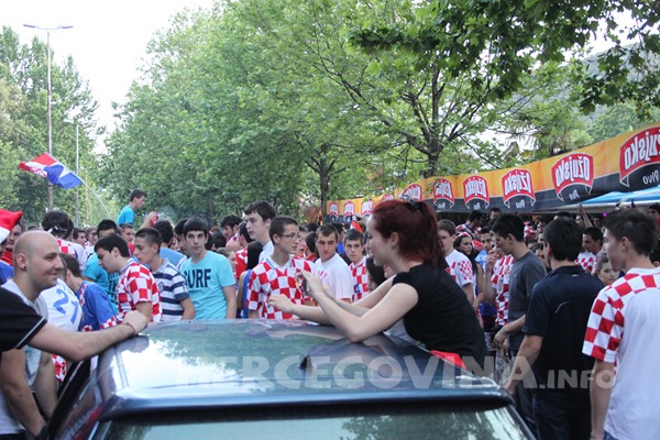 FOTO: Vatreno ludilo na ulicama Mostara