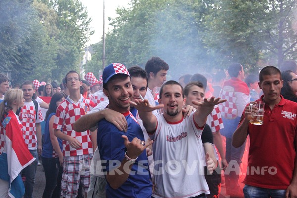 FOTO: Vatreno ludilo na ulicama Mostara
