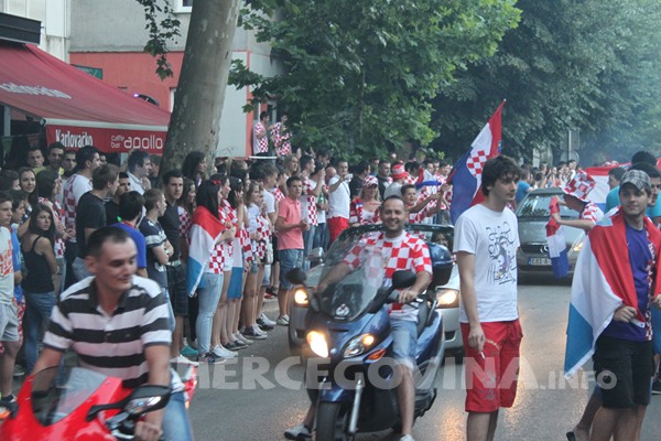 FOTO: Vatreno ludilo na ulicama Mostara