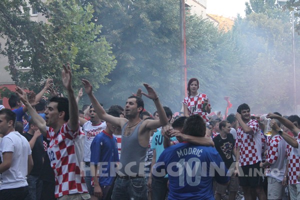 FOTO: Vatreno ludilo na ulicama Mostara
