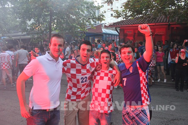 FOTO: Vatreno ludilo na ulicama Mostara