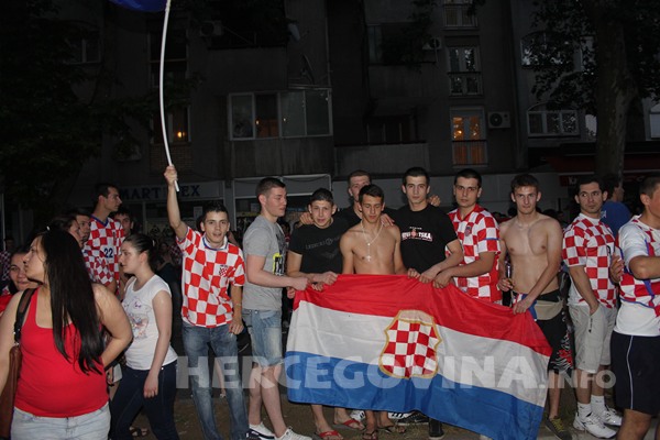 FOTO: Vatreno ludilo na ulicama Mostara