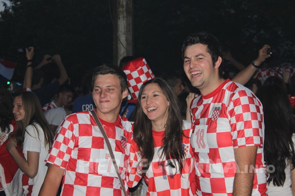 FOTO: Vatreno ludilo na ulicama Mostara