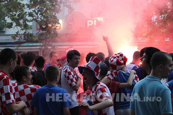 FOTO: Vatreno ludilo na ulicama Mostara