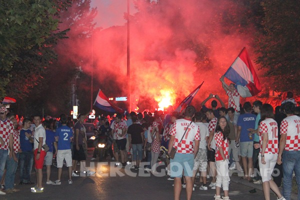 FOTO: Vatreno ludilo na ulicama Mostara