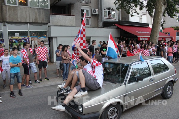 FOTO: Vatreno ludilo na ulicama Mostara