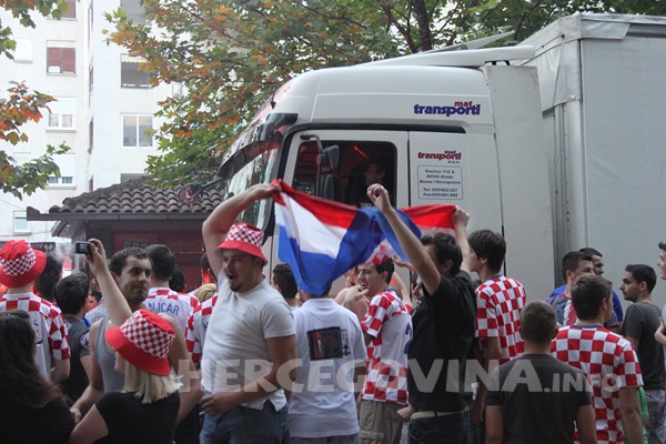 FOTO: Vatreno ludilo na ulicama Mostara