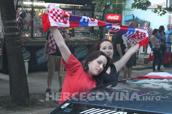 FOTO: Vatreno ludilo na ulicama Mostara