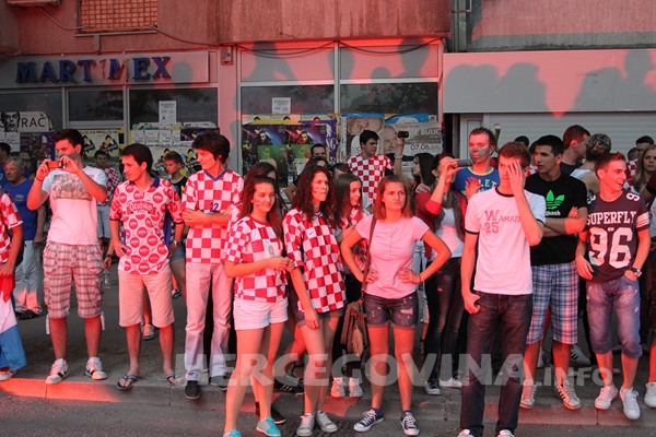 FOTO: Vatreno ludilo na ulicama Mostara