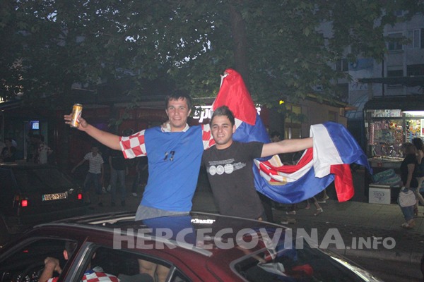 FOTO: Vatreno ludilo na ulicama Mostara
