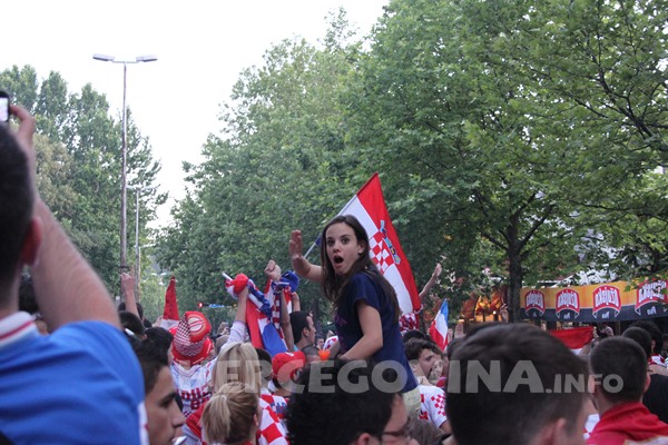 FOTO: Vatreno ludilo na ulicama Mostara