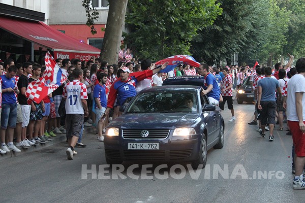 FOTO: Vatreno ludilo na ulicama Mostara