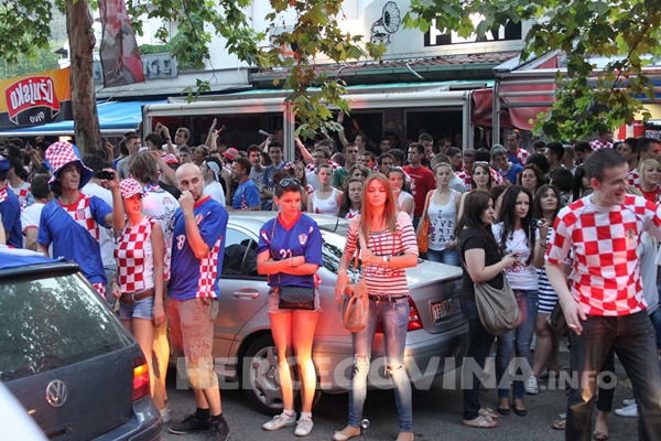 FOTO: Vatreno ludilo na ulicama Mostara