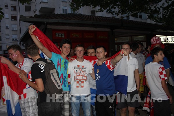 FOTO: Vatreno ludilo na ulicama Mostara