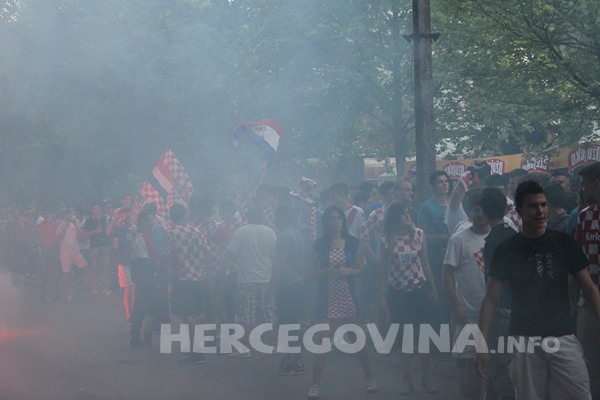 FOTO: Vatreno ludilo na ulicama Mostara