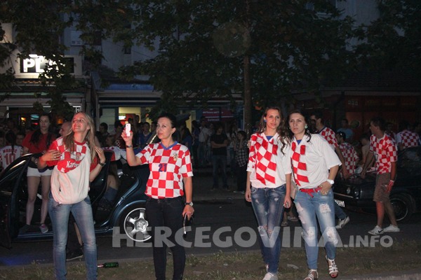 FOTO: Vatreno ludilo na ulicama Mostara