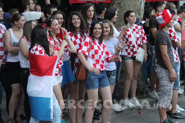 FOTO: Vatreno ludilo na ulicama Mostara