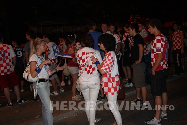 FOTO: Vatreno ludilo na ulicama Mostara