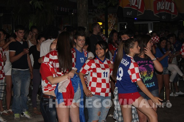 FOTO: Vatreno ludilo na ulicama Mostara