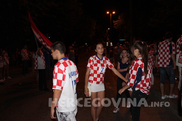 FOTO: Vatreno ludilo na ulicama Mostara