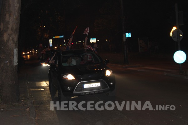 FOTO: Vatreno ludilo na ulicama Mostara