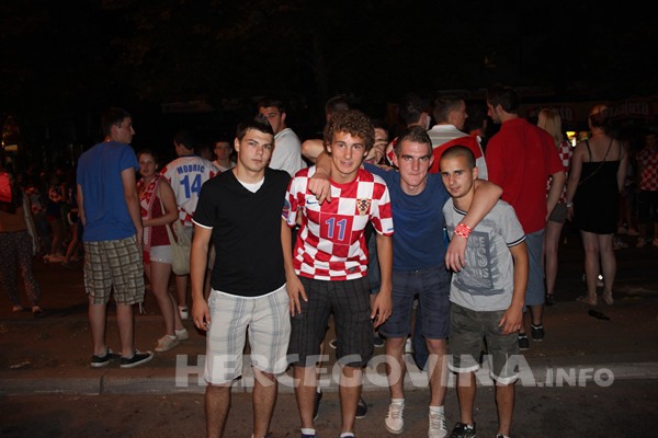 FOTO: Vatreno ludilo na ulicama Mostara