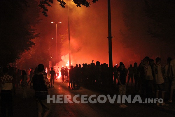 FOTO: Vatreno ludilo na ulicama Mostara