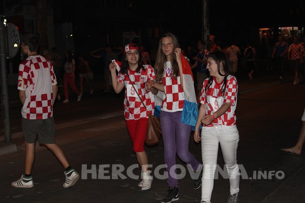 FOTO: Vatreno ludilo na ulicama Mostara