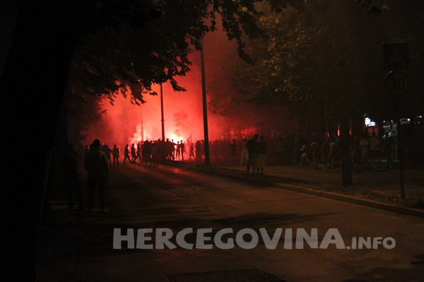 FOTO: Vatreno ludilo na ulicama Mostara