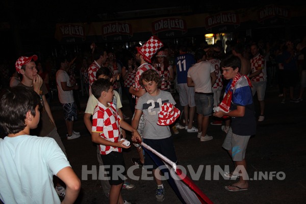 FOTO: Vatreno ludilo na ulicama Mostara