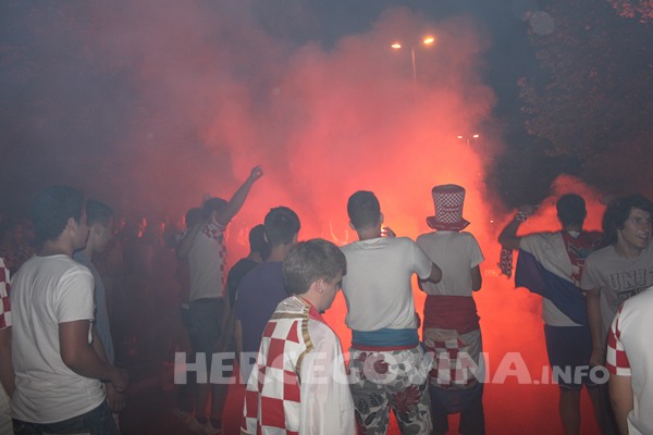 FOTO: Vatreno ludilo na ulicama Mostara